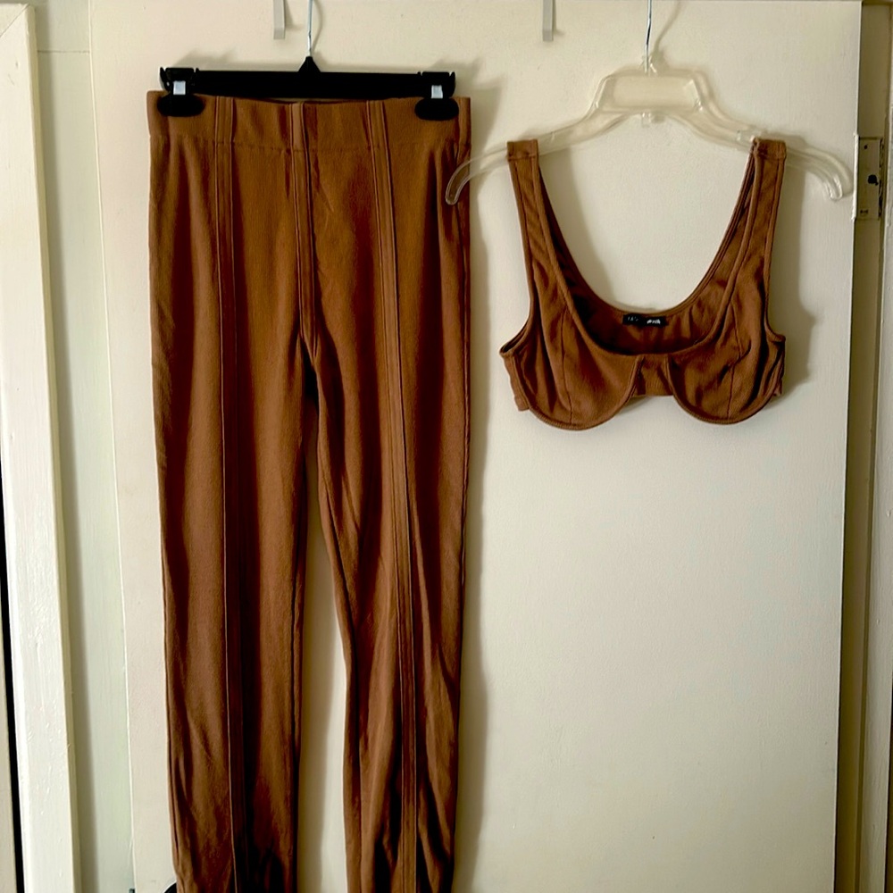 Fashion nova two piece set with pants and bra/ crop top.